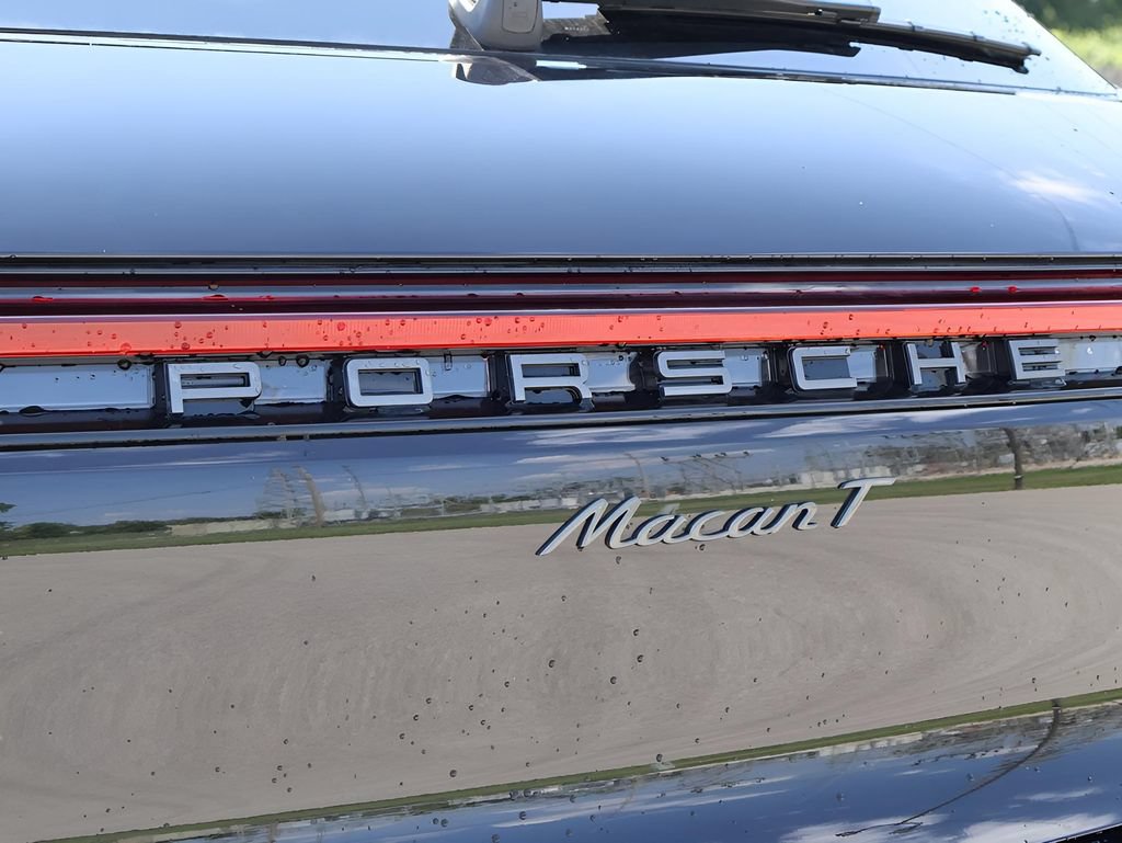Certified 2025 Porsche Macan Turbo AWD/4WD image 6