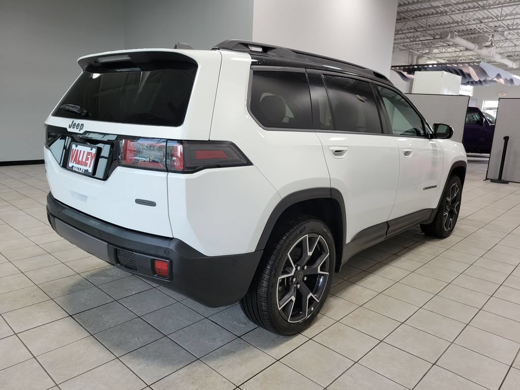 New 2026 Jeep Cherokee Overland w/ Trailer Tow Group AWD/4WD image 7