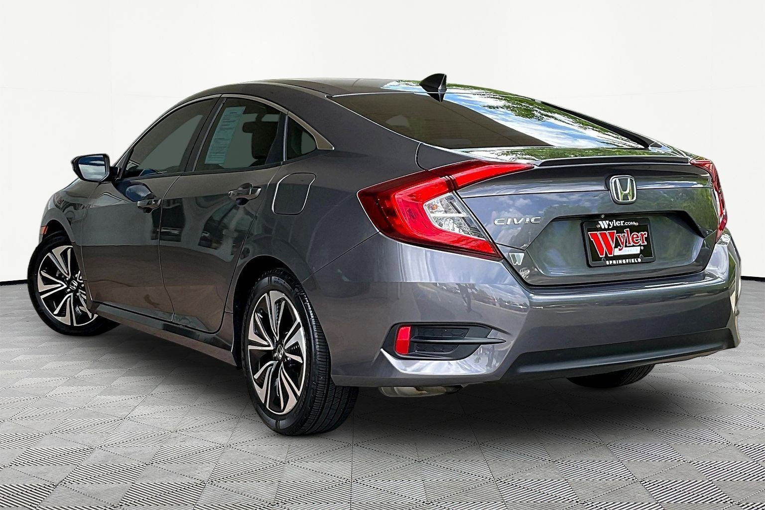 Used 2018 Honda Civic EX-T image 4