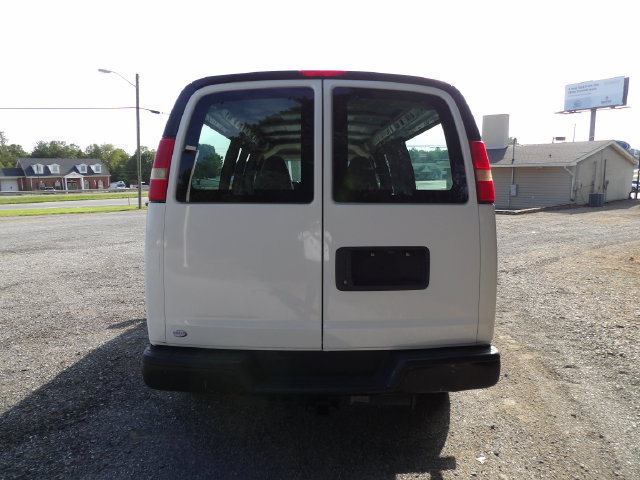 Used 2010 Chevrolet Express 2500 Extended w/ Preferred Equipment Group RWD image 4