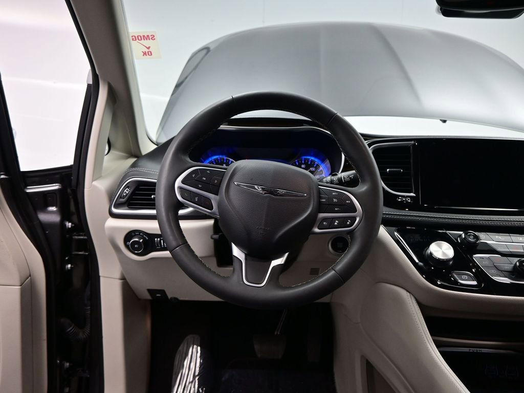 Used 2023 Chrysler Pacifica Limited image 19
