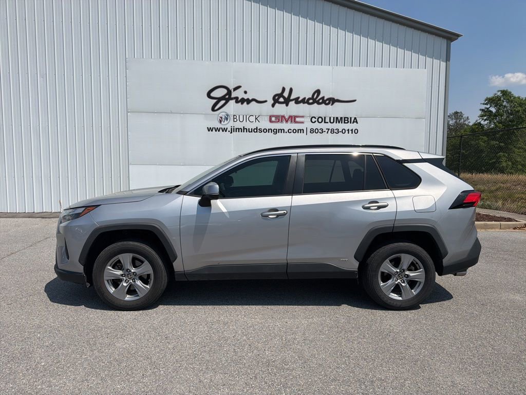 Used 2022 Toyota RAV4 XLE w/ Convenience Package AWD/4WD image 2