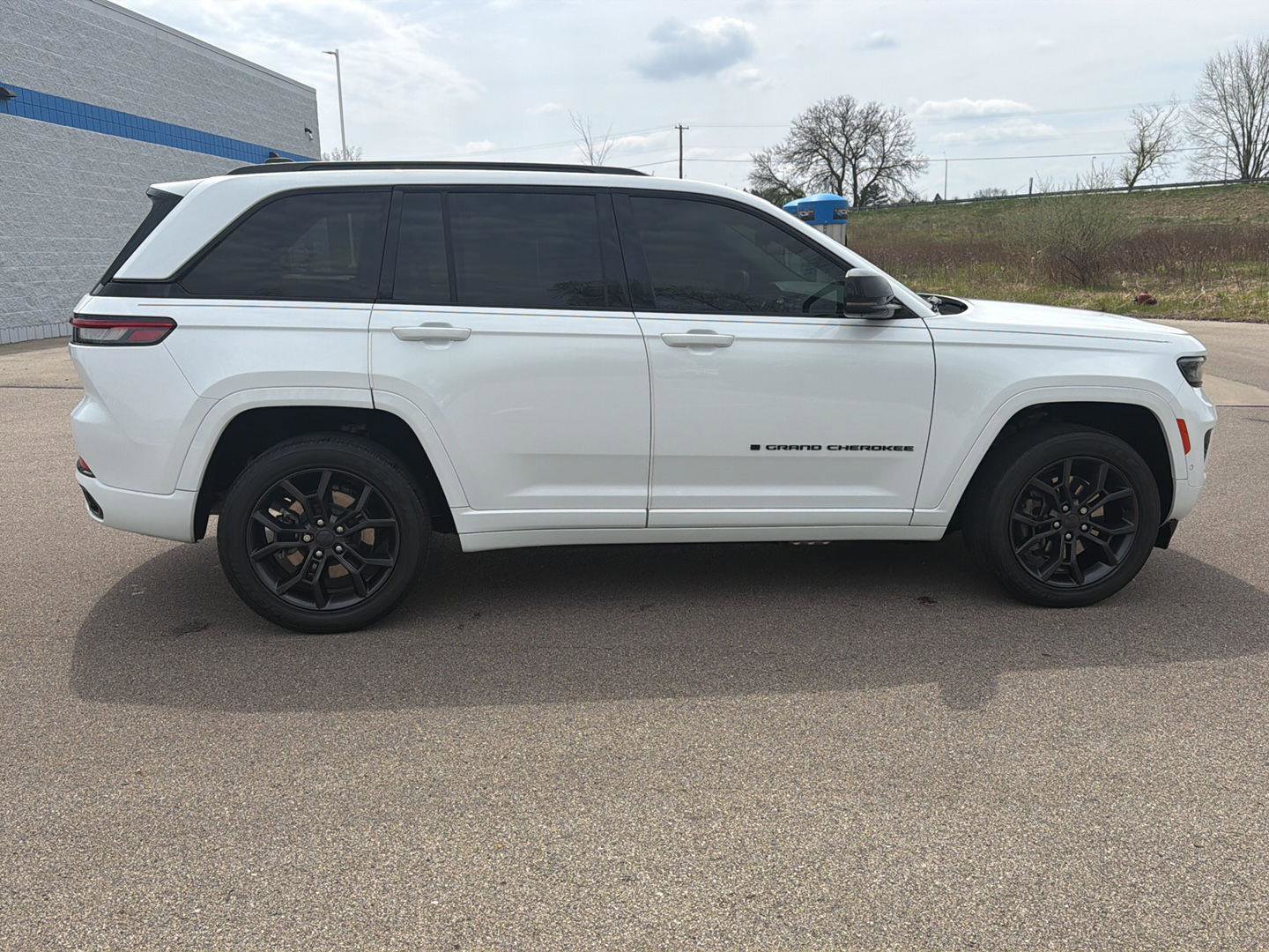Used 2023 Jeep Grand Cherokee 30th Anniversary AWD/4WD image 6