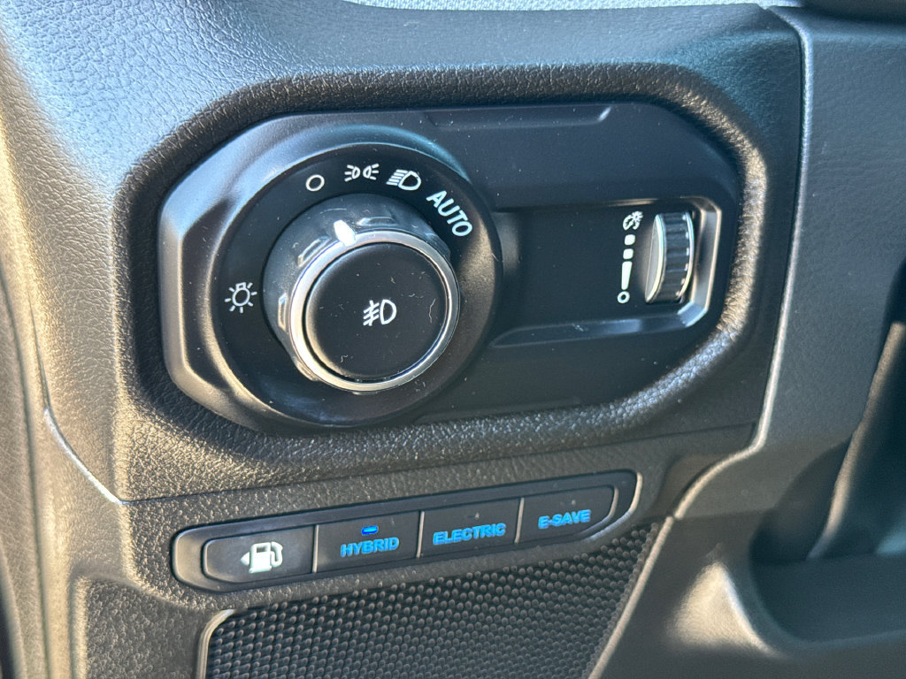 Used 2024 Jeep Wrangler Unlimited w/ Convenience Group AWD/4WD image 27