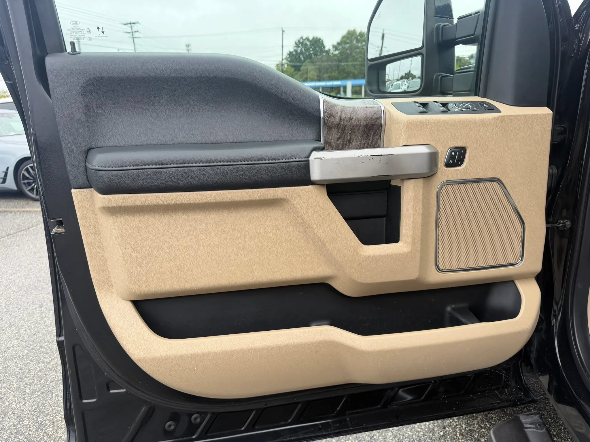 Used 2019 Ford F250 Lariat w/ Lariat Ultimate Package AWD/4WD image 8