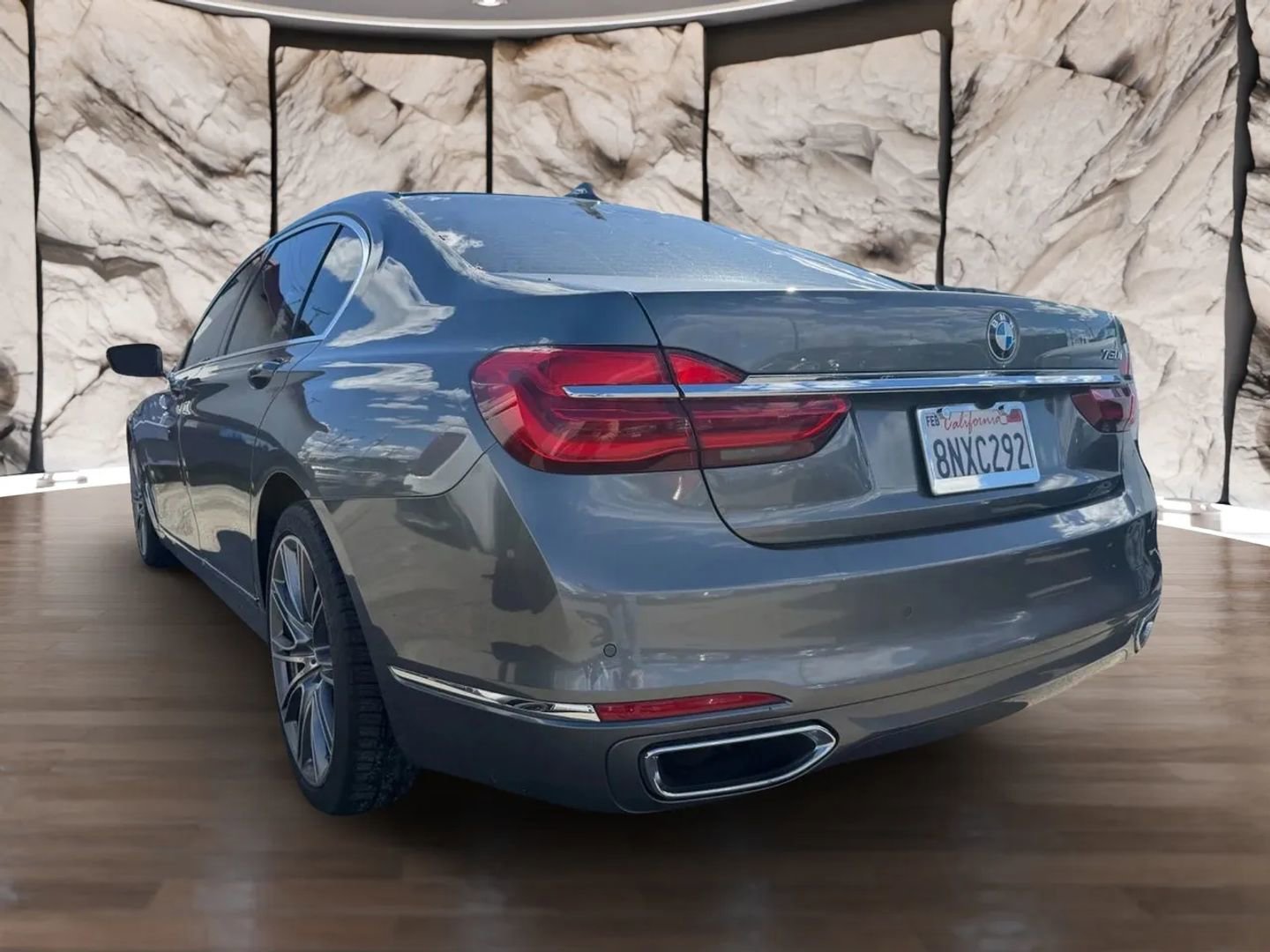 Used 2016 BMW 750i RWD image 8