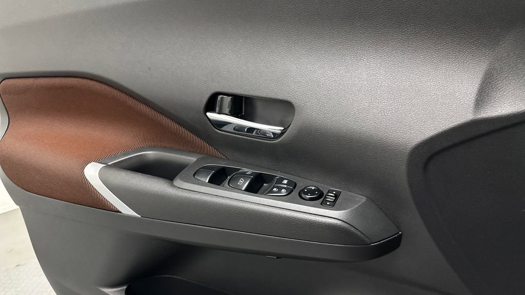 Certified 2021 Nissan Kicks SR w/ Interior Electronics Package image 18