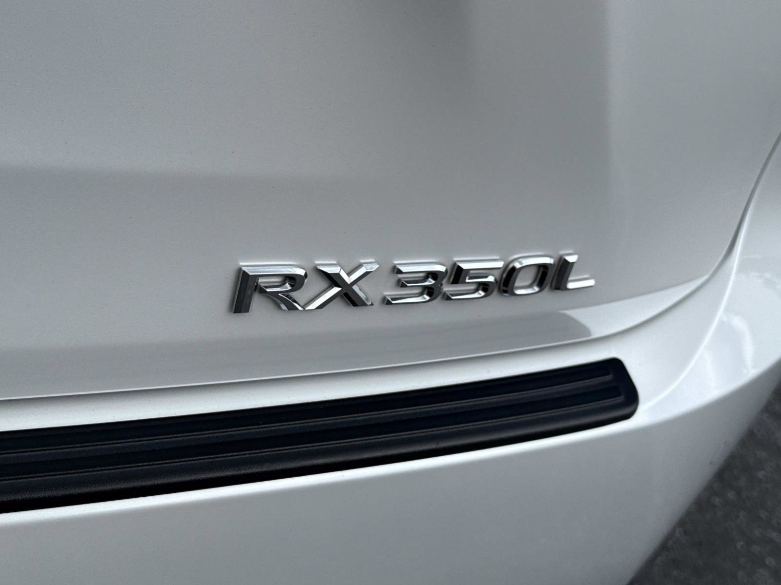 Used 2022 Lexus RX 350L Premium w/ Premium Package AWD/4WD image 11