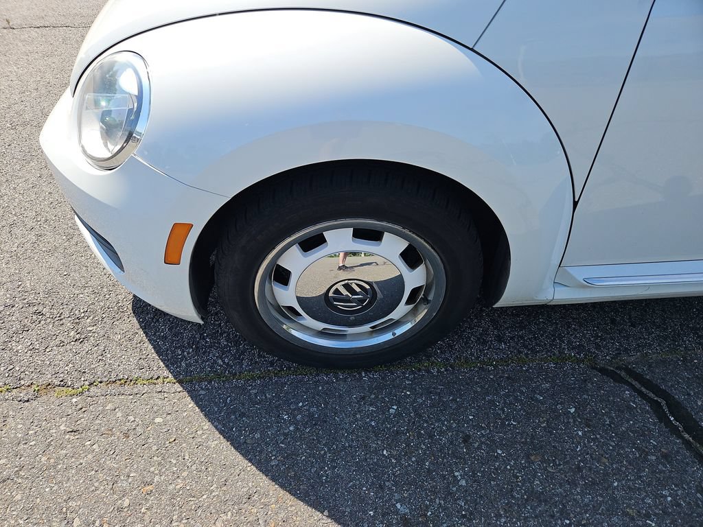 Used 2015 Volkswagen Beetle 1.8T Classic FWD image 3