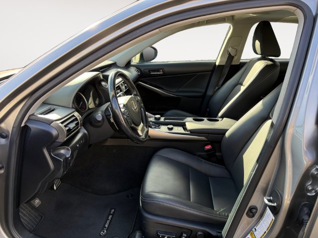 Used 2016 Lexus IS 300 AWD image 11