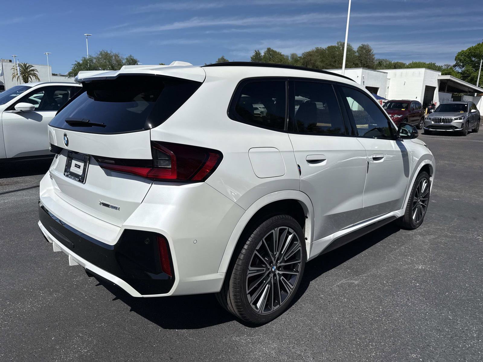 Used 2025 BMW X1 xDrive28i w/ M Sport Package AWD/4WD image 3