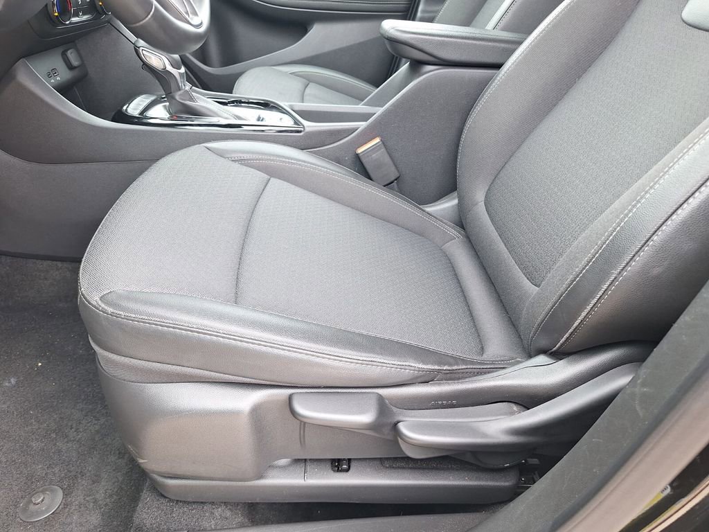 Used 2025 Buick Encore GX Preferred image 28