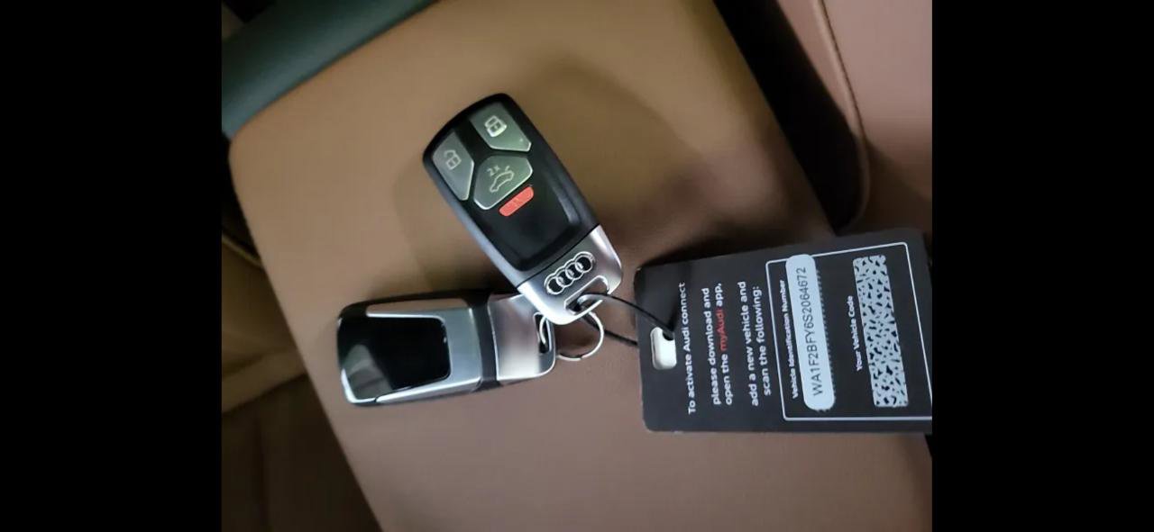 Used 2025 Audi Q5 e Prestige w/ Prestige Package image 18