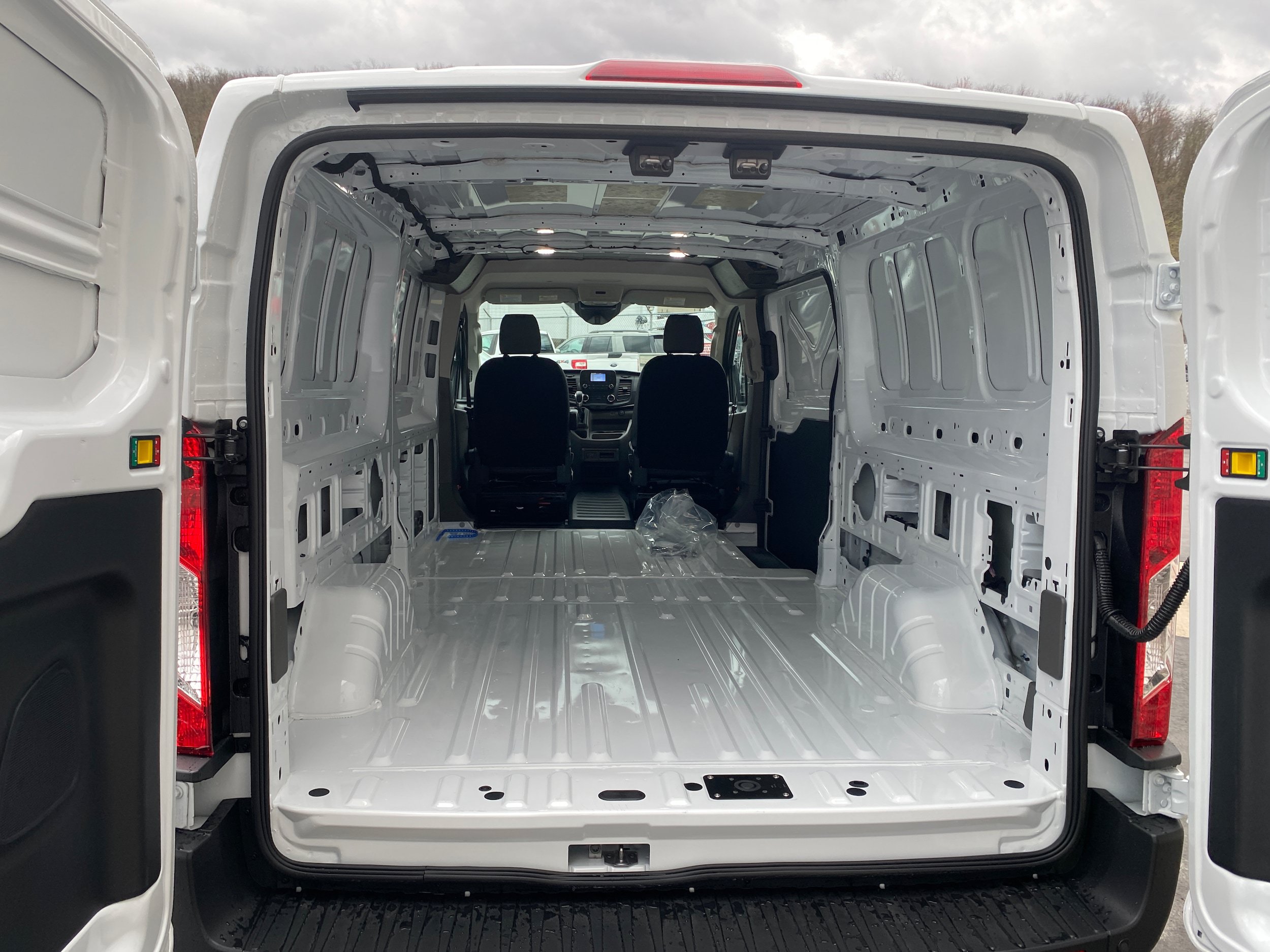 New 2025 Ford Transit 350 148 Low Roof RWD image 18