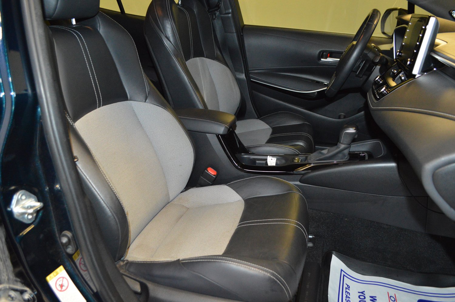 Used 2019 Toyota Corolla XSE FWD image 11