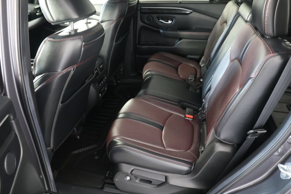 Used 2025 Honda Pilot Black Edition image 22