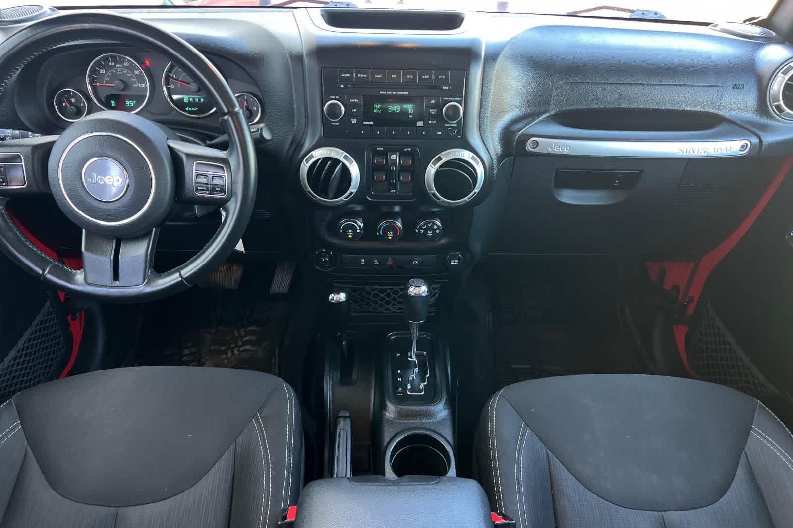 Used 2018 Jeep Wrangler Unlimited Sahara AWD/4WD image 4