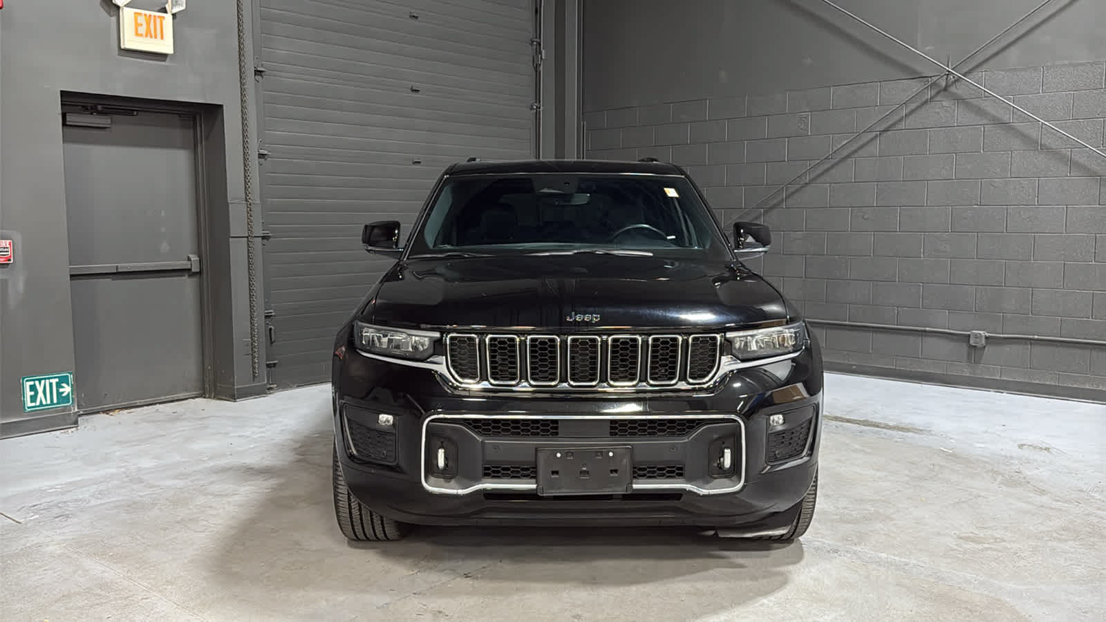 Used 2022 Jeep Grand Cherokee Overland AWD/4WD image 2