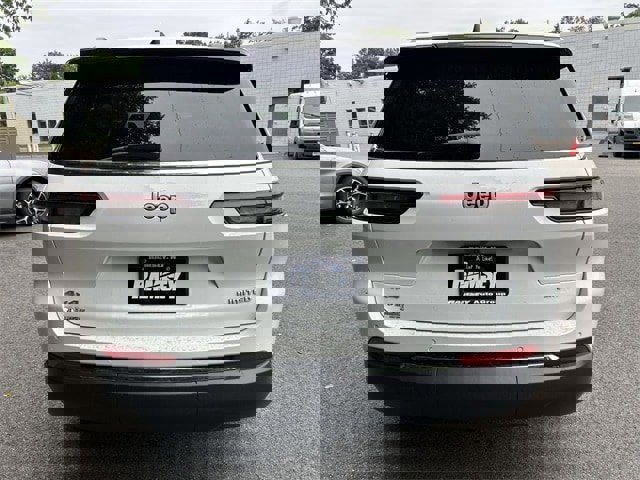 New 2025 Jeep Grand Cherokee L Limited image 16