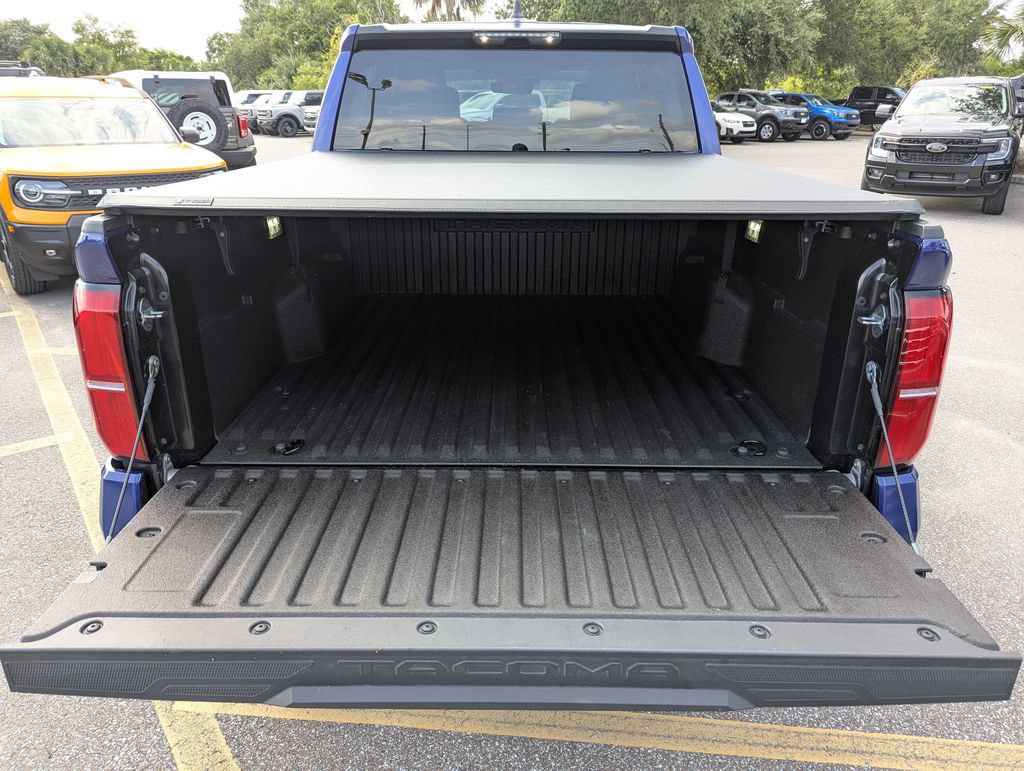 Used 2025 Toyota Tacoma SR5 AWD/4WD image 13