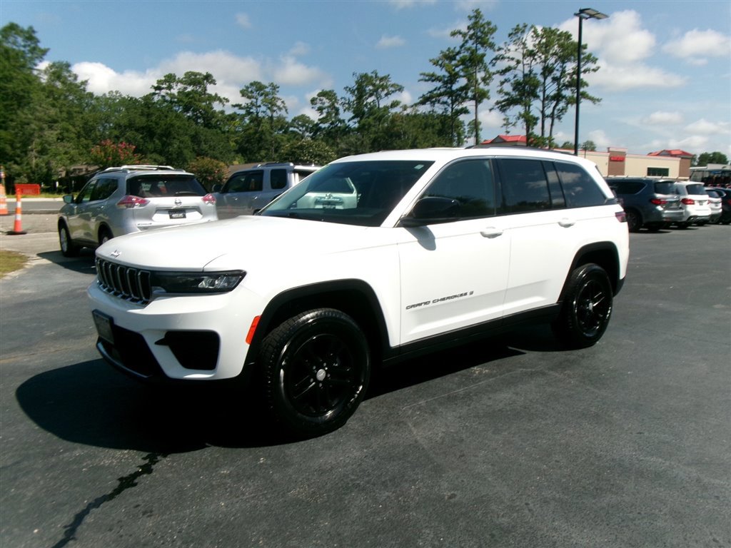 Used 2022 Jeep Grand Cherokee Laredo w/ Luxury Tech Group I image 6