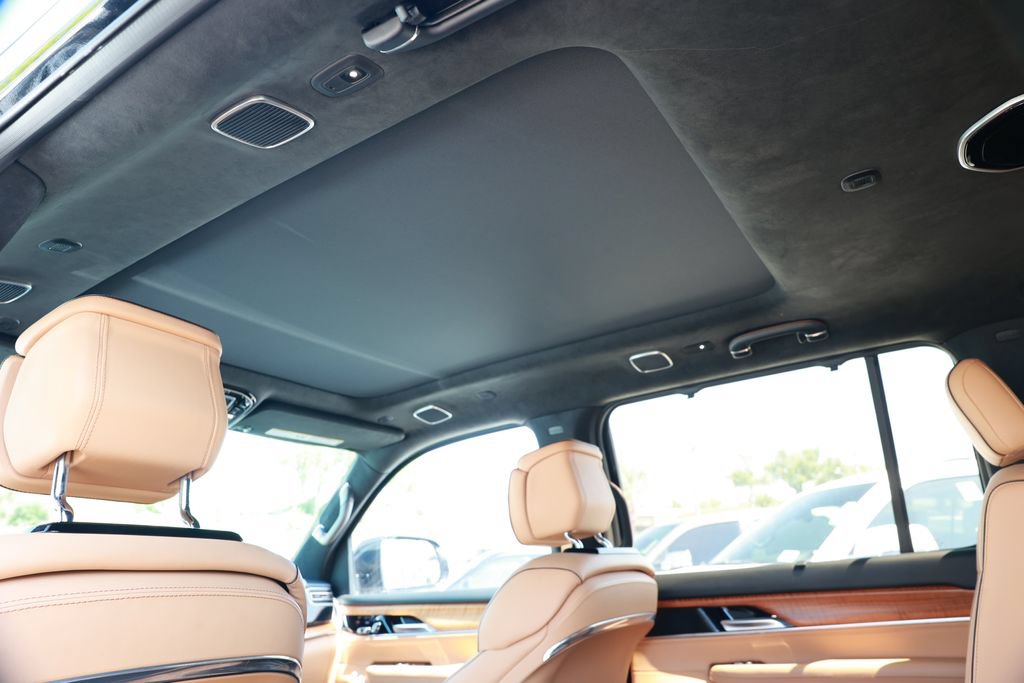 Used 2022 Jeep Grand Wagoneer Series III AWD/4WD image 46