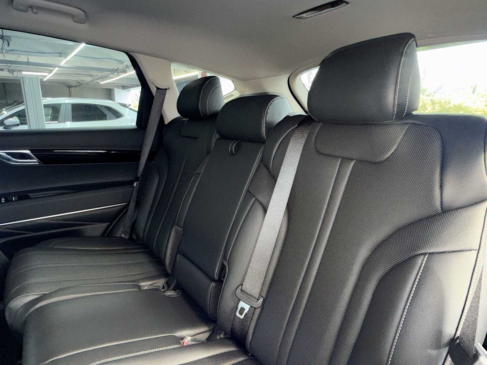New 2026 Genesis GV80 2.5T RWD image 22