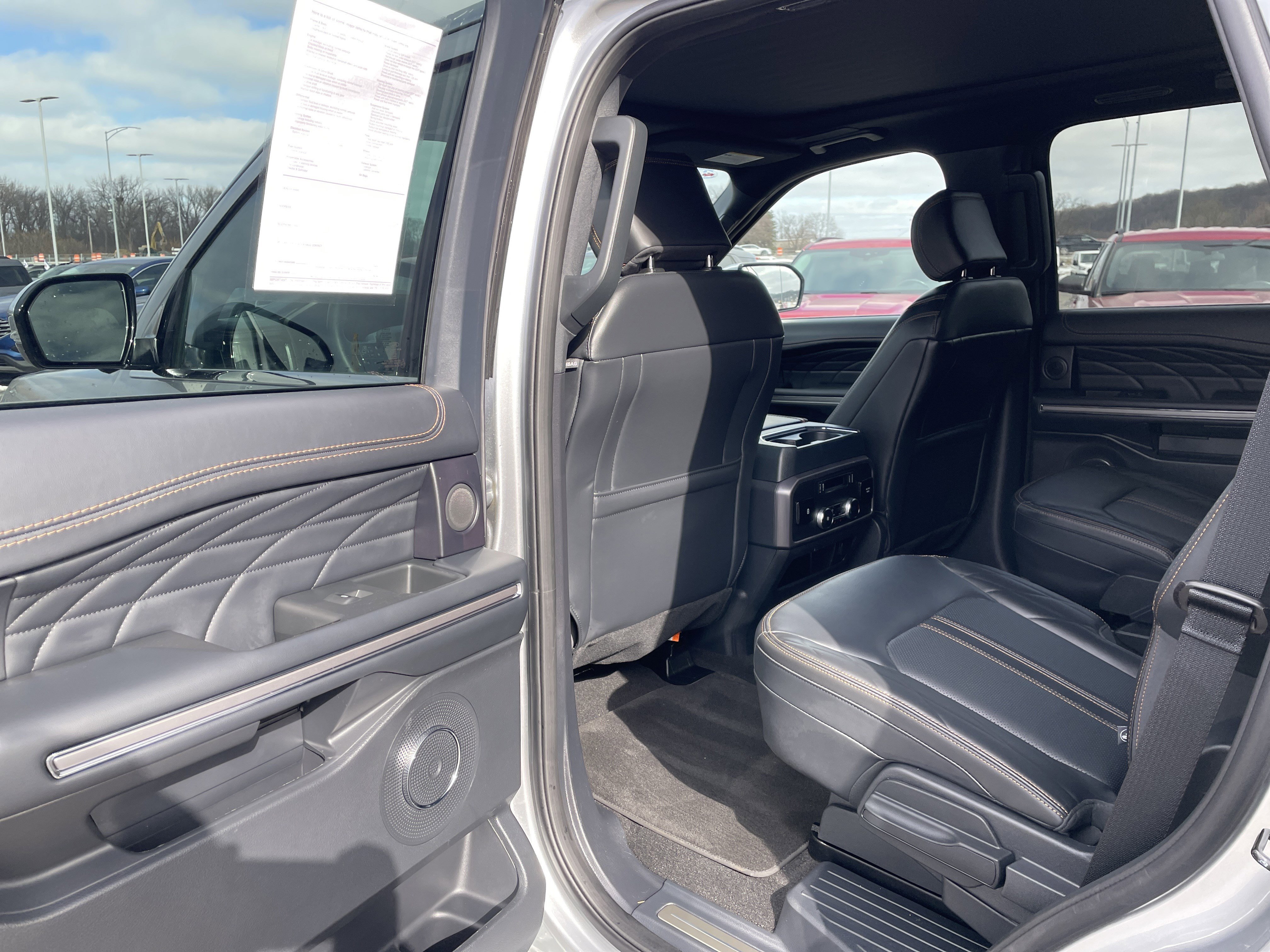 Used 2024 Ford Expedition Platinum image 12