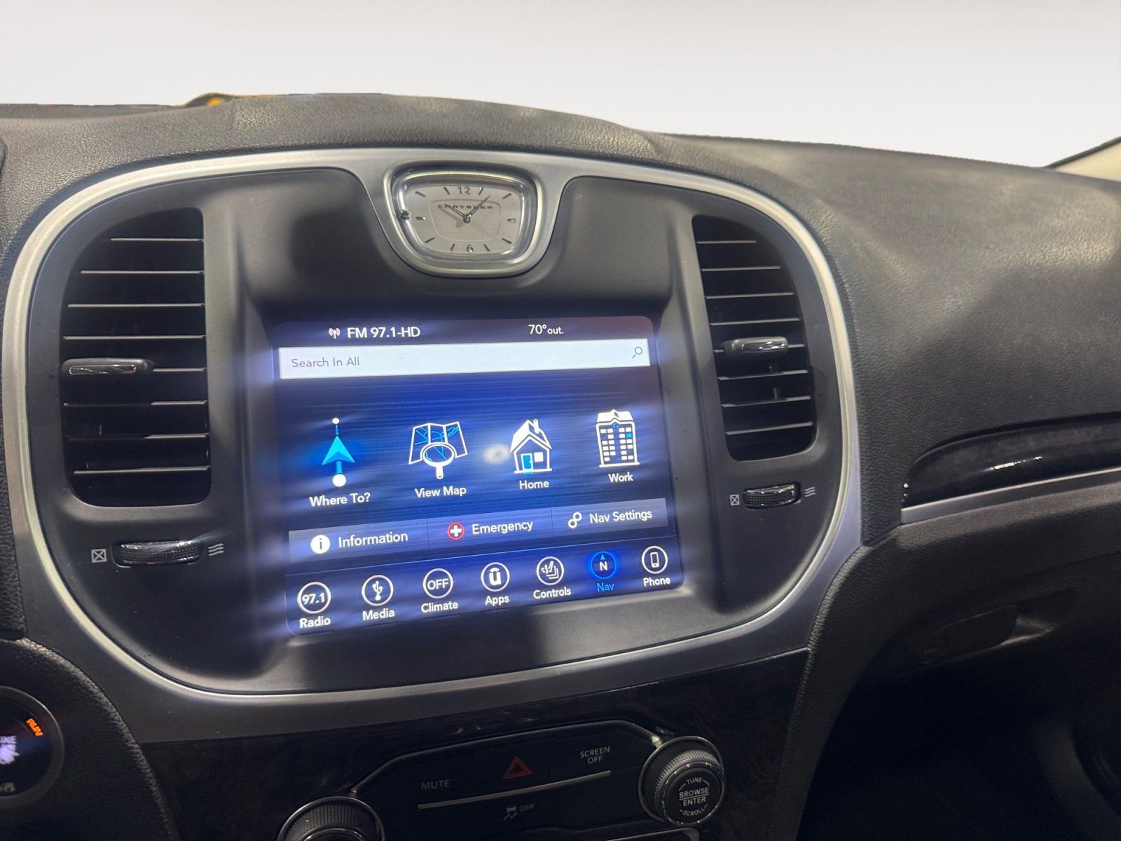 Used 2019 Chrysler 300 Limited w/ Light Group image 29