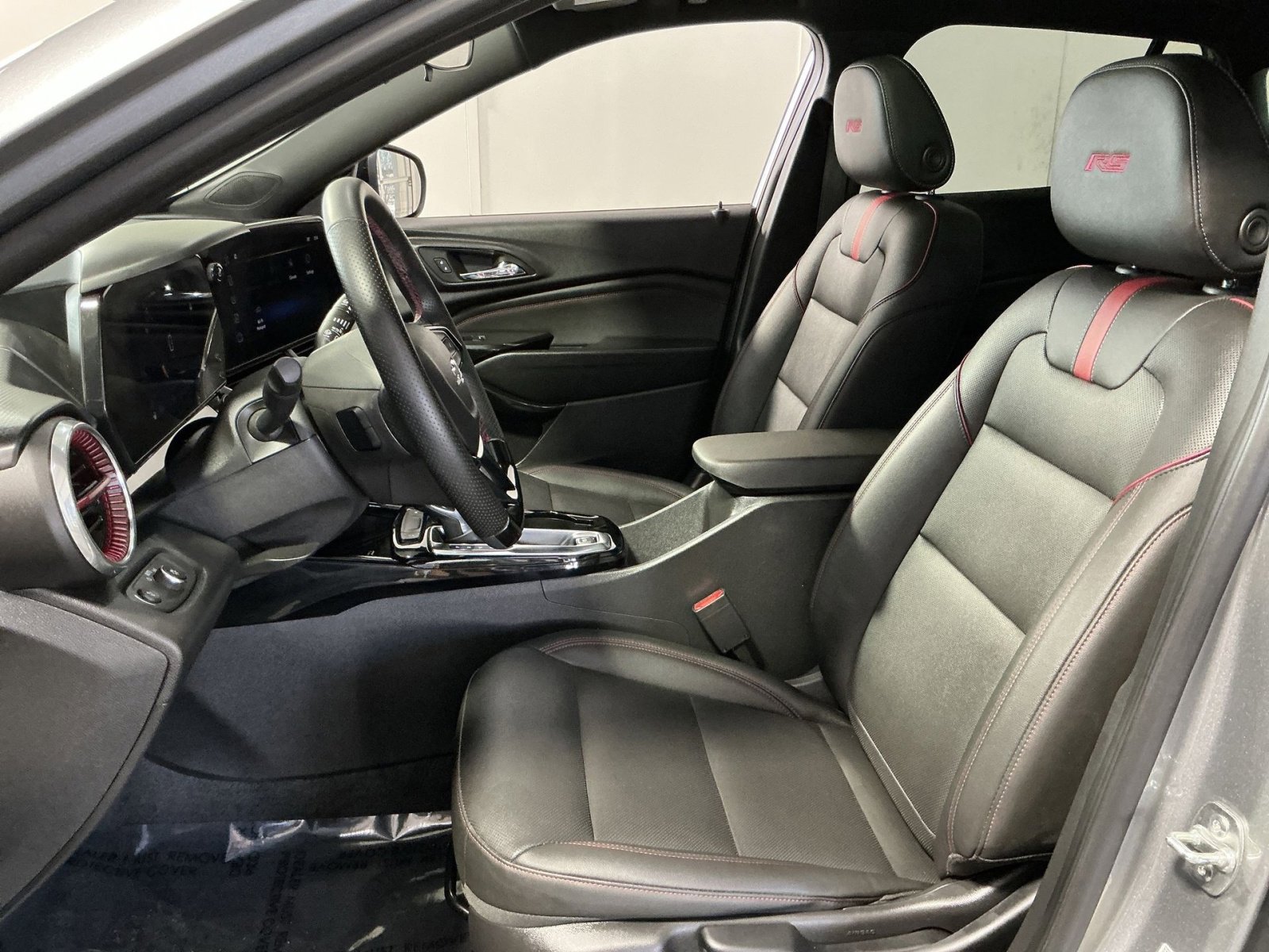 Used 2025 Chevrolet Trax RS w/ Sunroof Package image 21