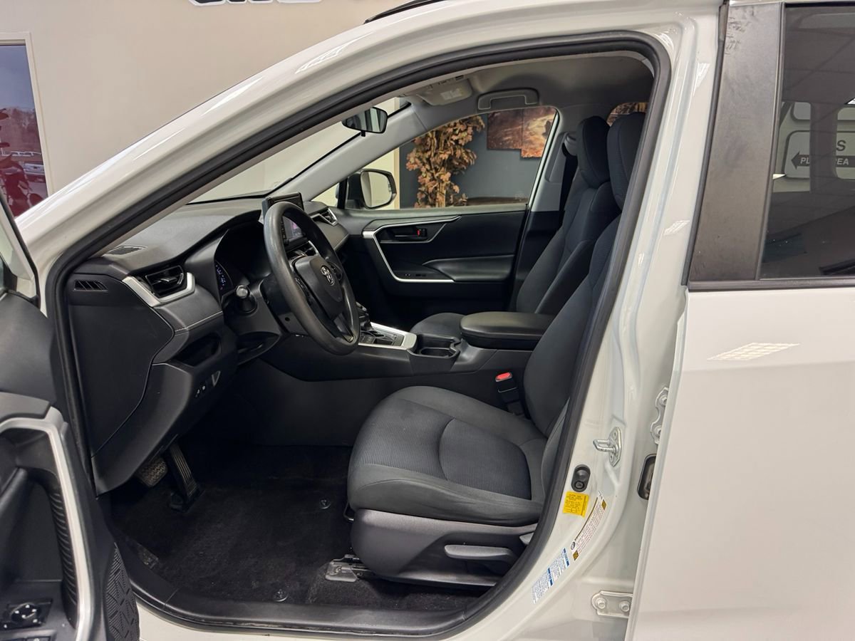 Used 2019 Toyota RAV4 LE w/ All Weather Liner Package AWD/4WD image 11