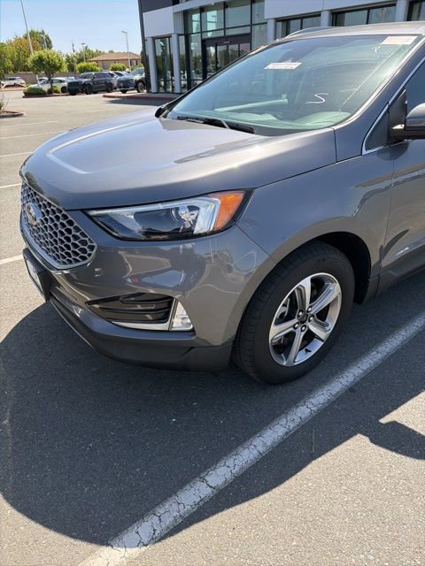 Used 2024 Ford Edge SEL w/ Convenience Package image 2