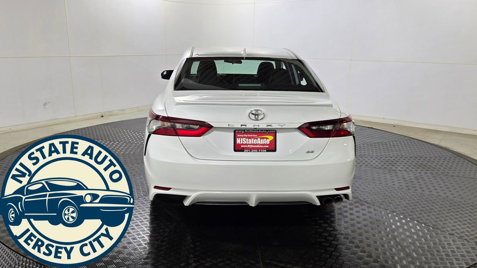 Used 2024 Toyota Camry SE image 6
