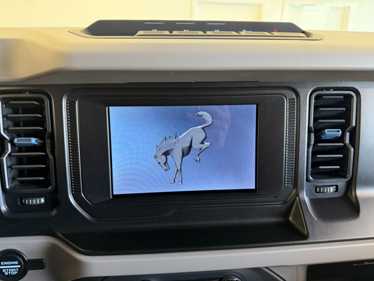 Used 2022 Ford Bronco Wildtrak image 8