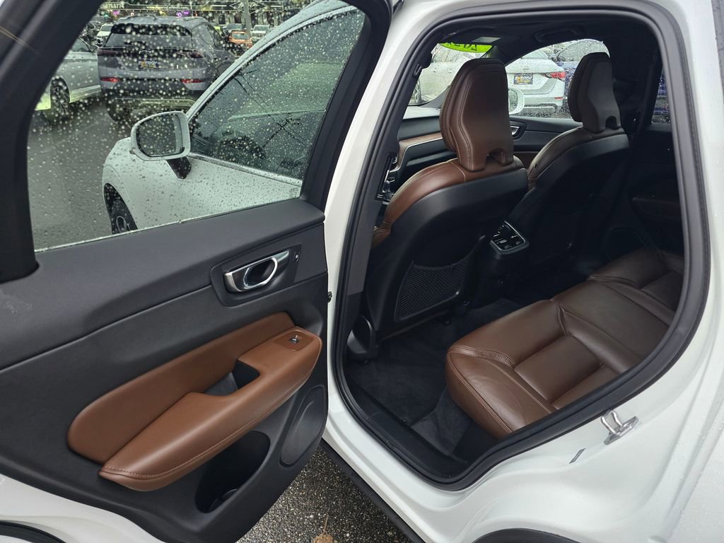 Used 2021 Volvo XC60 T5 Inscription w/ Advanced Package image 16