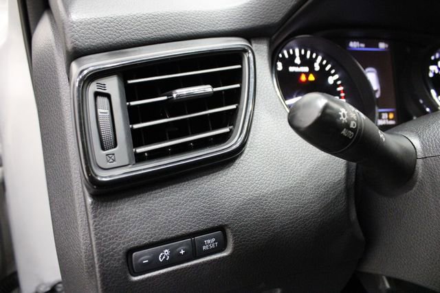 Used 2020 Nissan Rogue SL image 19