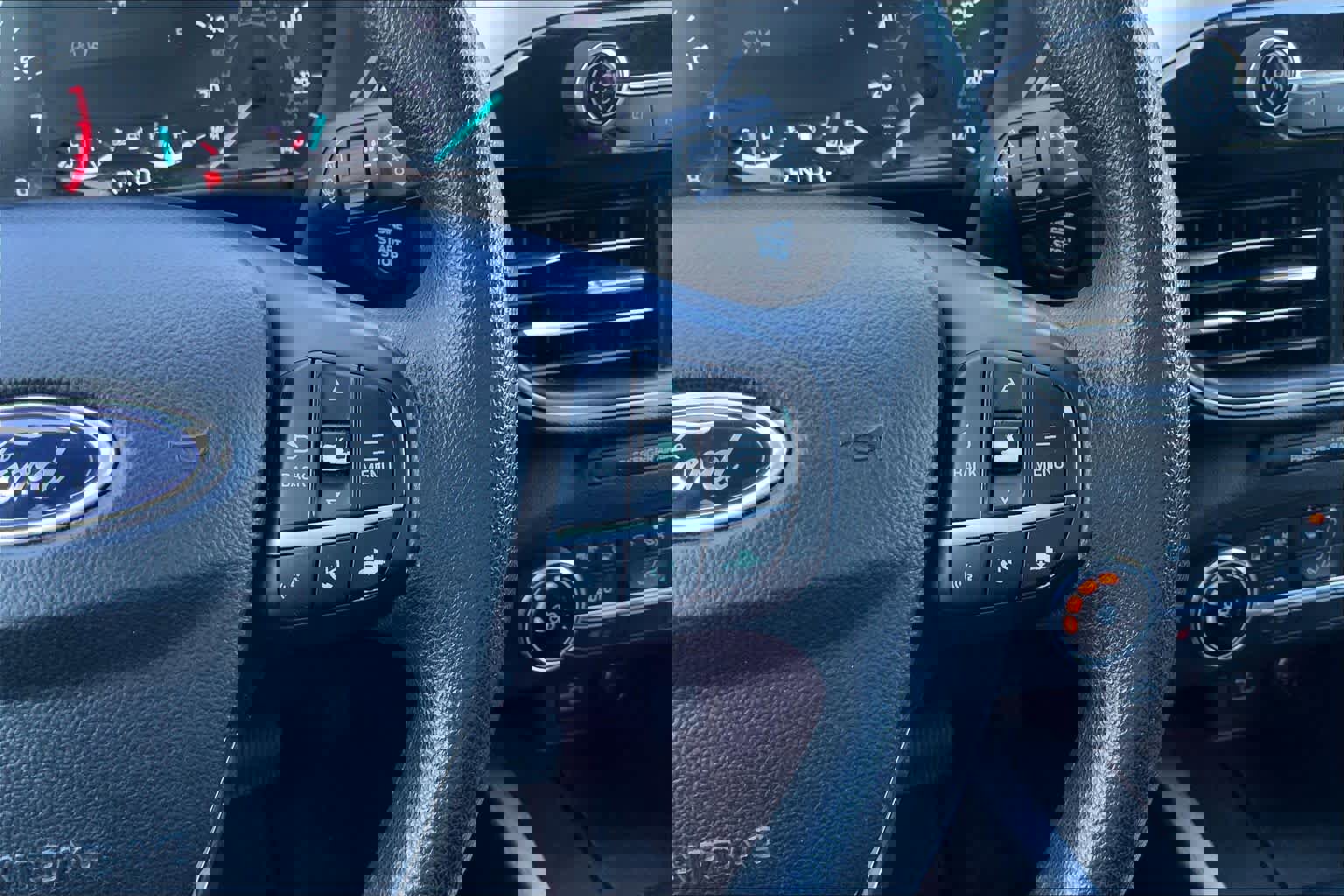 Used 2020 Ford Escape SE image 21