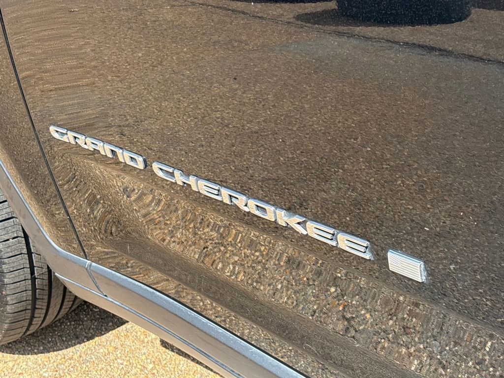Used 2024 Jeep Grand Cherokee Limited w/ Luxury Tech Group II image 30