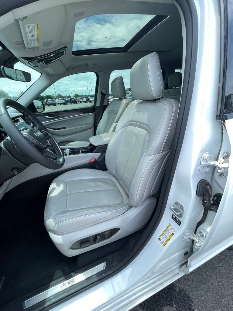 Used 2023 Jeep Grand Cherokee L Overland AWD/4WD image 10