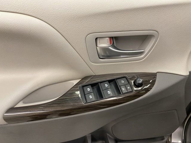 Used 2018 Toyota Sienna XLE w/ XLE Navigation Package image 18