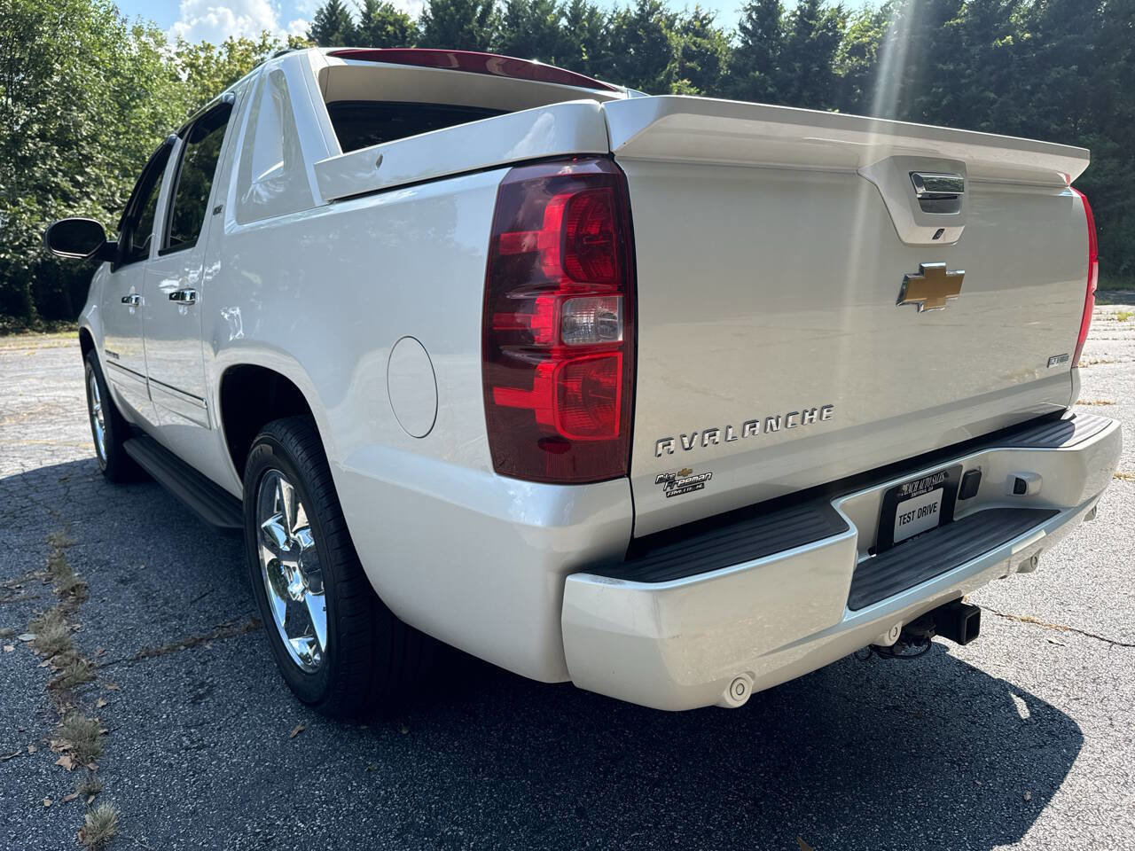 Used 2012 Chevrolet Avalanche LTZ RWD image 5