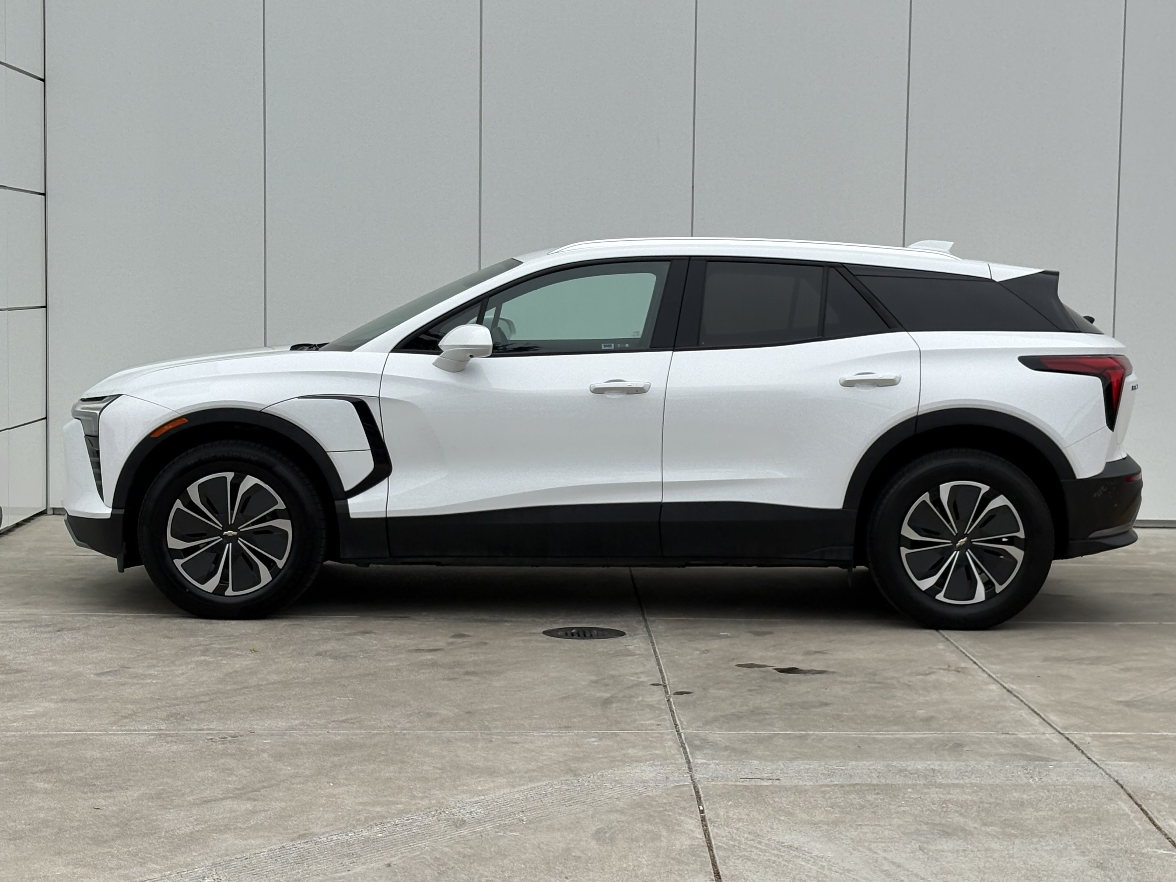 Used 2024 Chevrolet Blazer EV LT AWD/4WD image 4