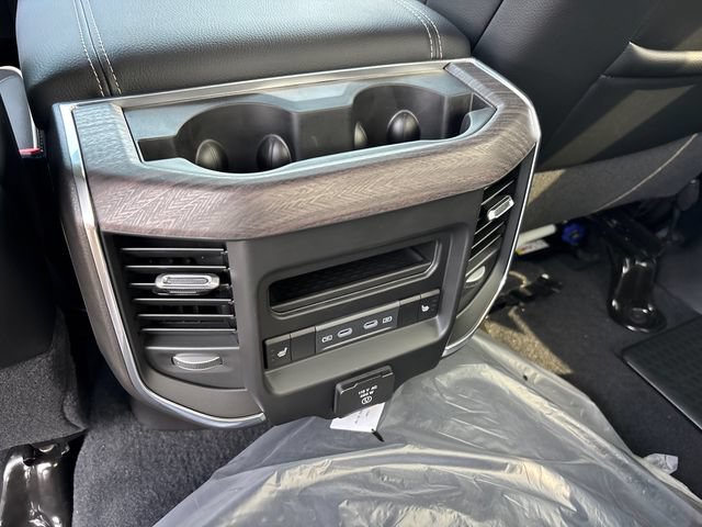 New 2026 RAM 2500 Laramie AWD/4WD image 13