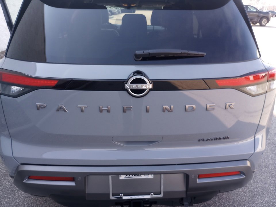 New 2026 Nissan Pathfinder Platinum FWD image 14