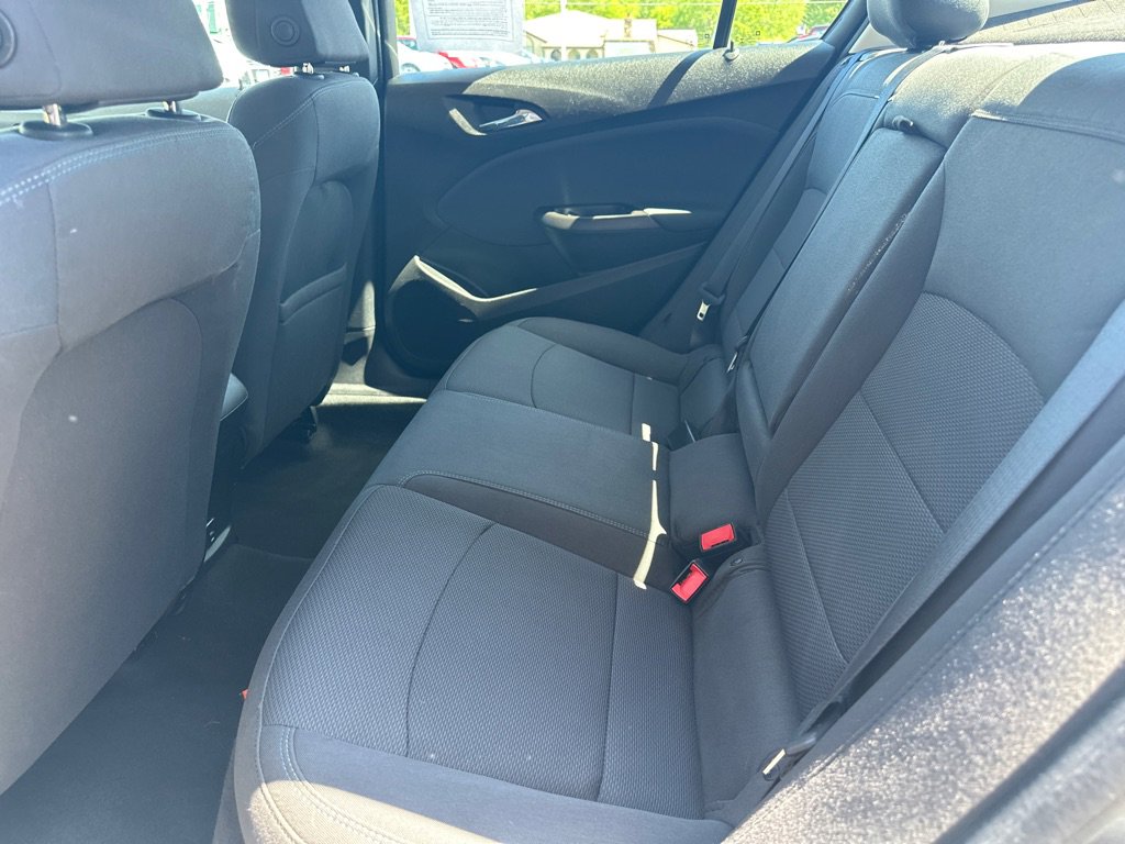 Used 2018 Chevrolet Cruze LT w/ Convenience Package FWD image 16