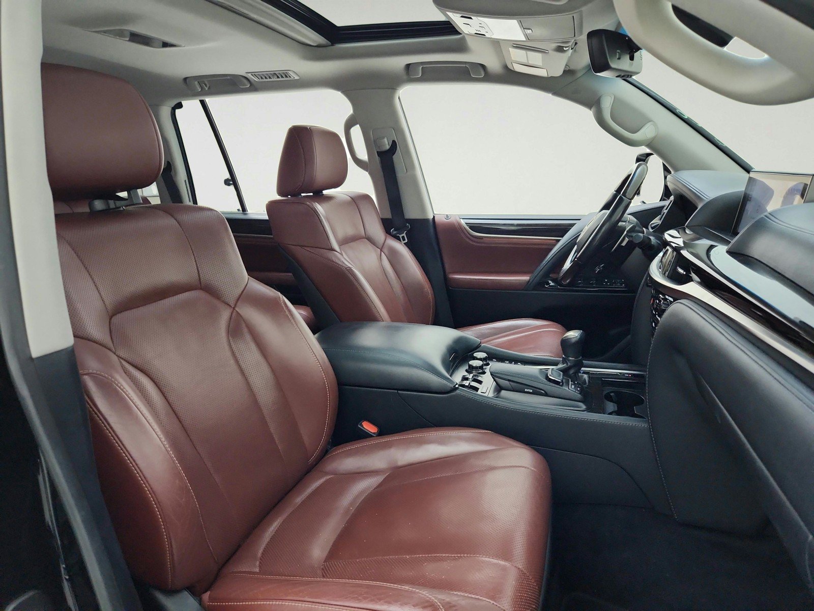 Used 2016 Lexus LX 570 4WD w/ Luxury Package image 28
