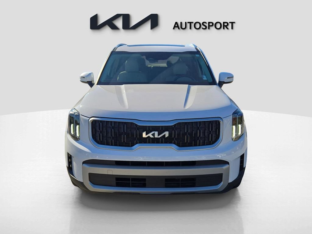 Used 2023 Kia Telluride EX w/ EX Captain's Chair Package image 2