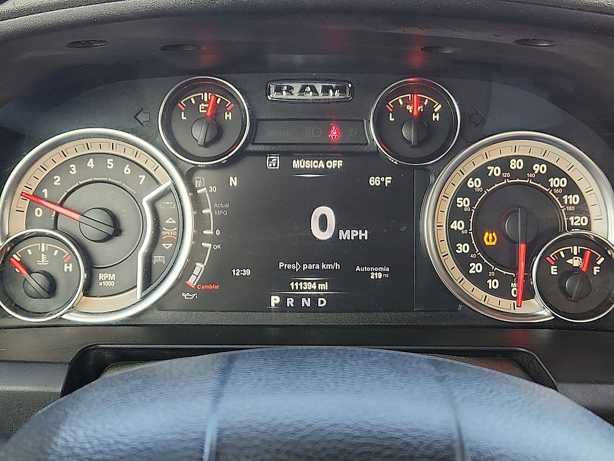 Used 2019 RAM 1500 Classic SLT w/ Luxury Group image 10