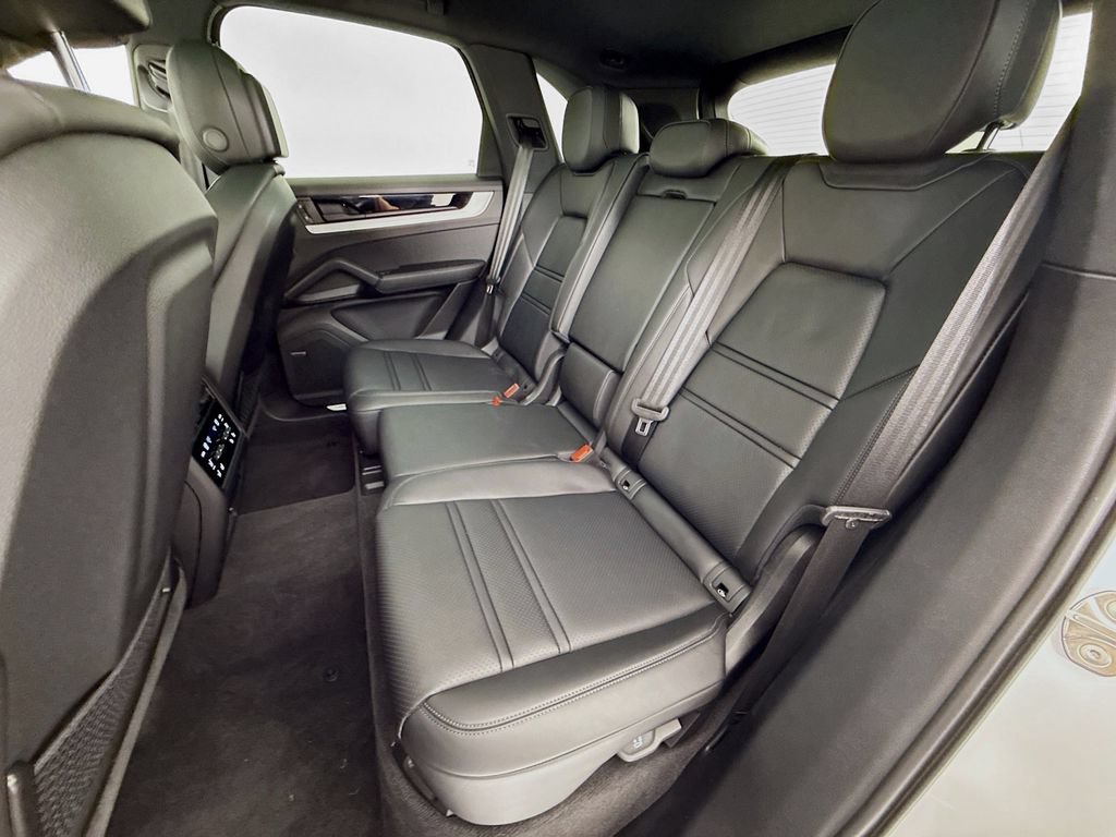 Certified 2025 Porsche Cayenne E-Hybrid AWD/4WD image 24