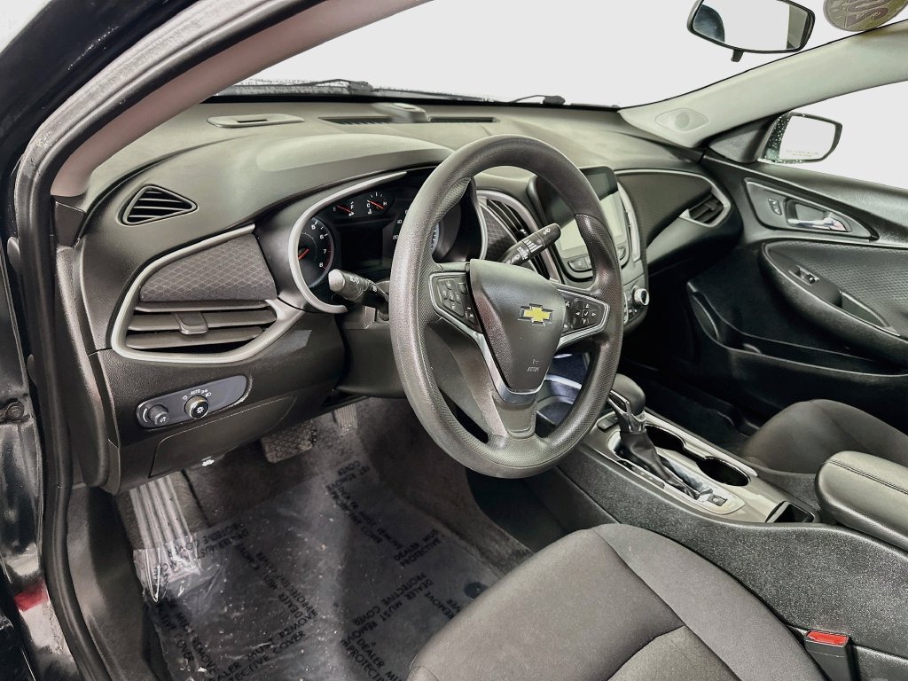 Used 2025 Chevrolet Malibu LT FWD image 15
